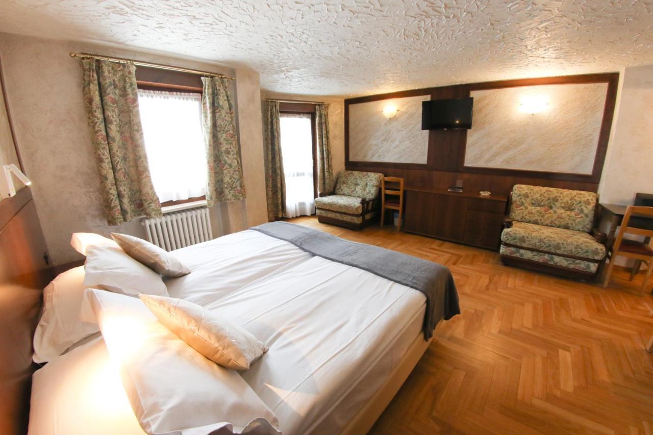 Hotel Sporting Breuil-Cervinia Bagian luar foto